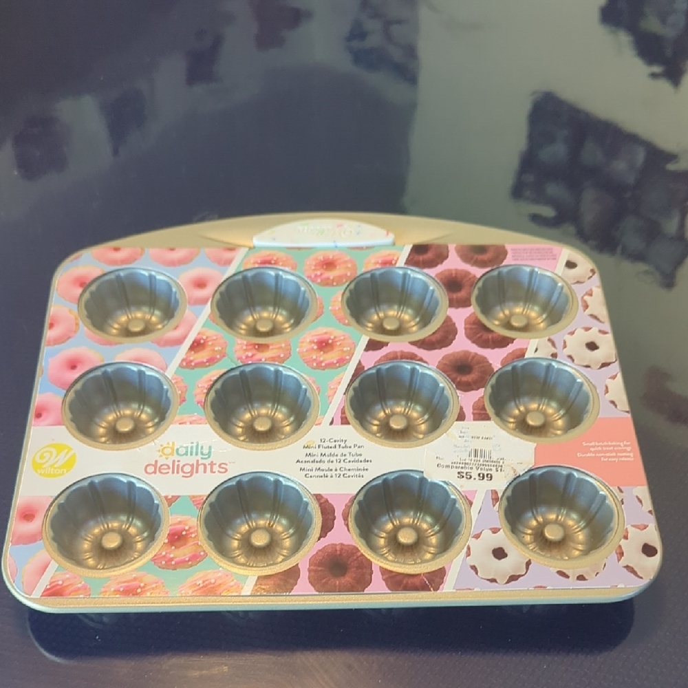Wilton Mini Fluted Muffin Pan in Metallic Gold